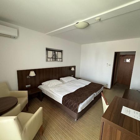 Hotel Bratislava Esterno foto