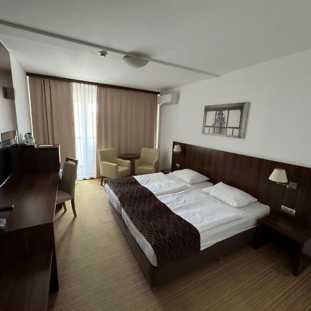 Hotel Bratislava Esterno foto