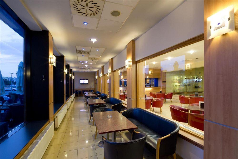 Hotel Bratislava Esterno foto