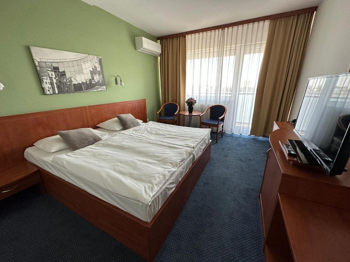 Hotel Bratislava Esterno foto