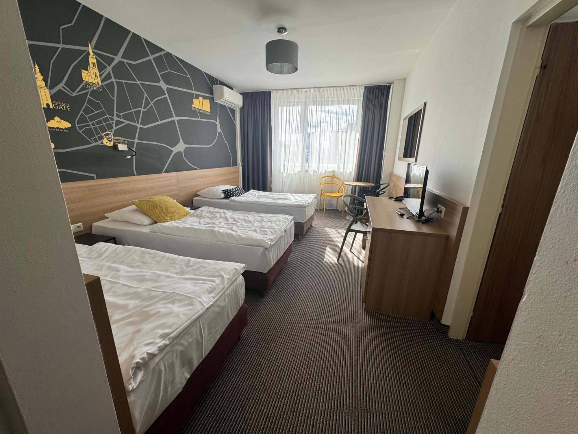 Hotel Bratislava Esterno foto