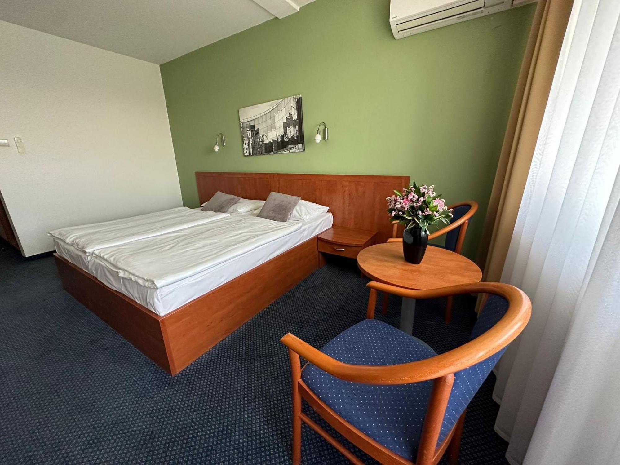 Hotel Bratislava Esterno foto