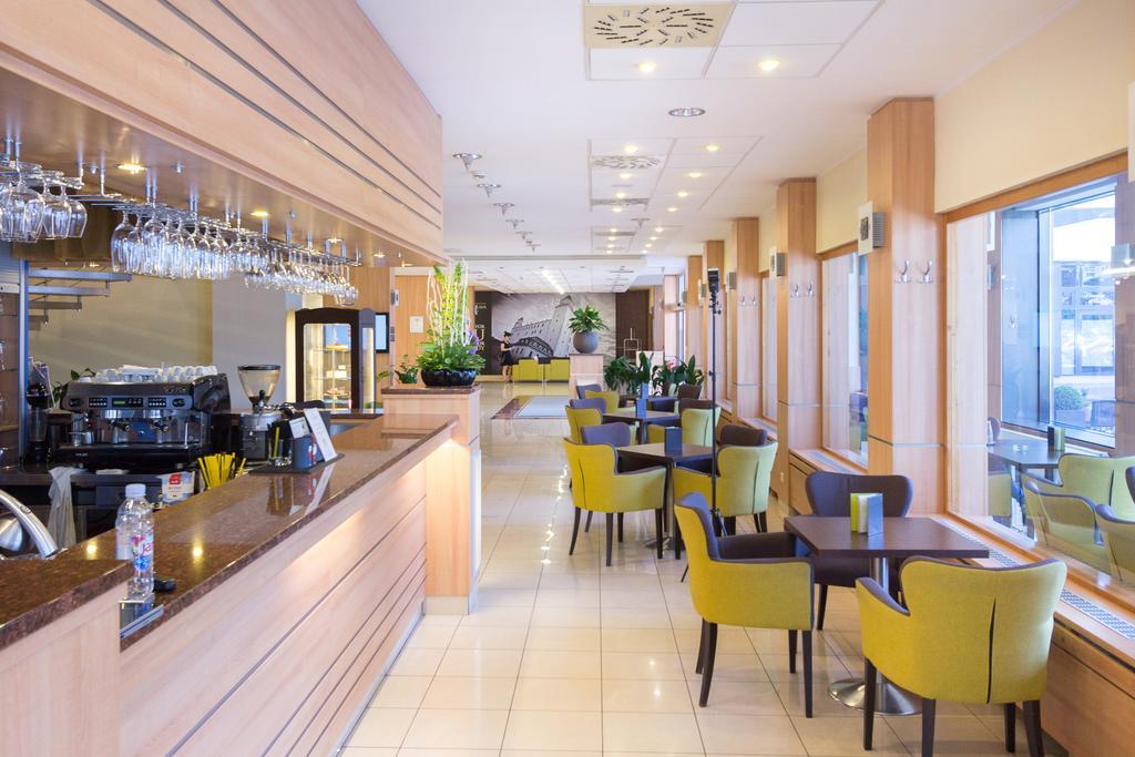 Hotel Bratislava Esterno foto